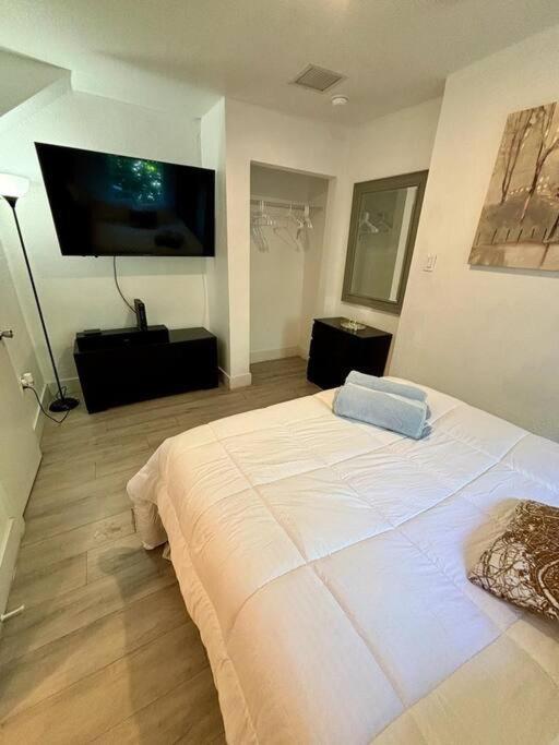 Quiet & Centrally Located House - Private Parking, Laundry And Storage For Luggage Miami Exterior foto